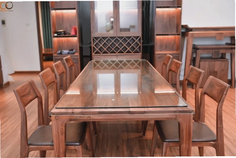 Bàn ăn bằng gỗ óc chó sang trọng