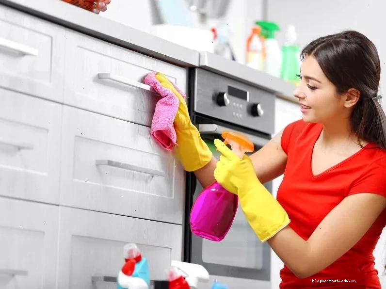 Cách vệ sinh tủ bếp dưới