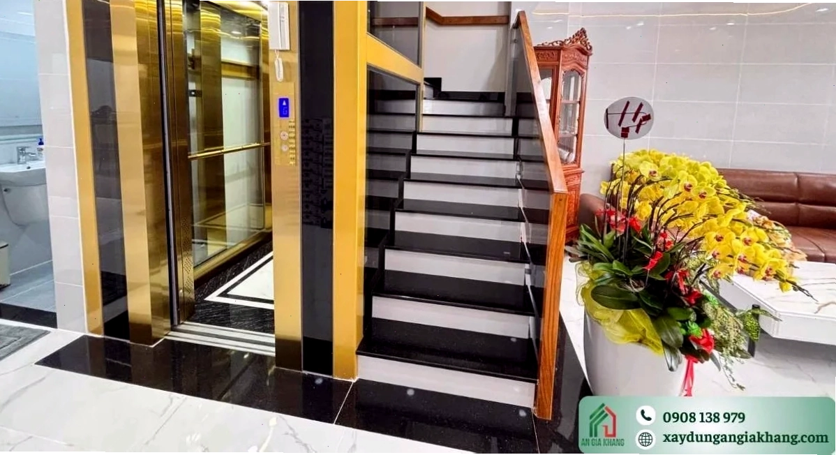 Cây xanh được bố trí trong góc phòng khách