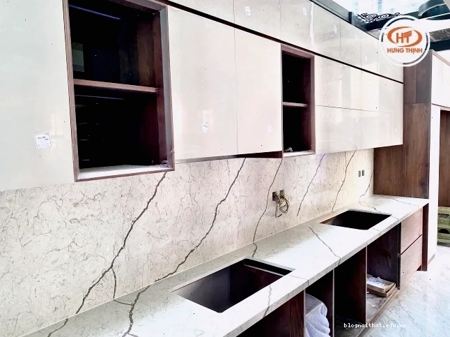 Công trình bàn bếp ốp đá bếp Vicostone BQ8788 do Hưng Thịnh cung cấp và thi công