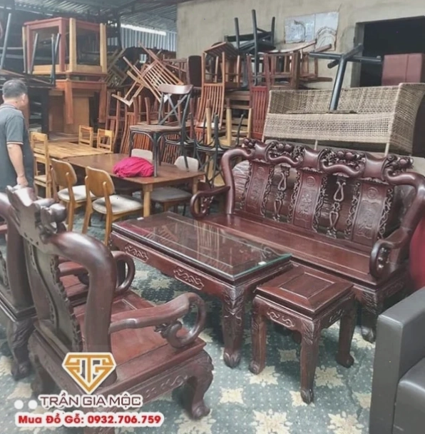 Cửa hàng đồ gỗ cũ tại Trần Gia Mộc