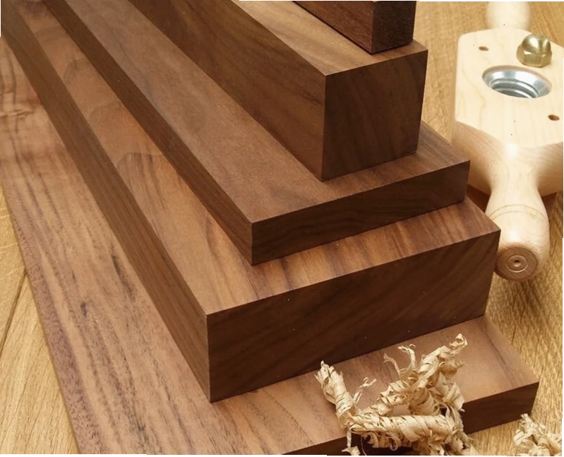 Gỗ óc chó xẻ sấy tại nhà máy
