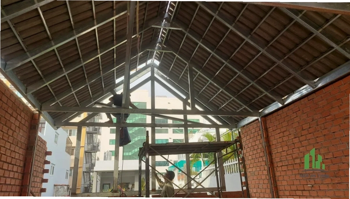 Khảo sát bề mặt ban công để sửa nhà