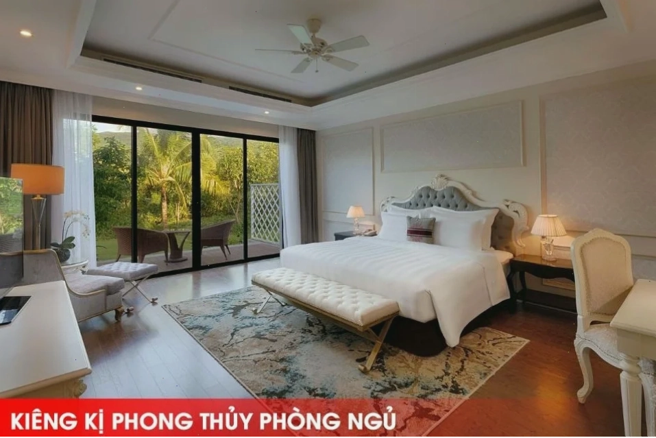 Kiêng kỵ phòng ngủ giường ngủ đối diện cửa vệ sinh