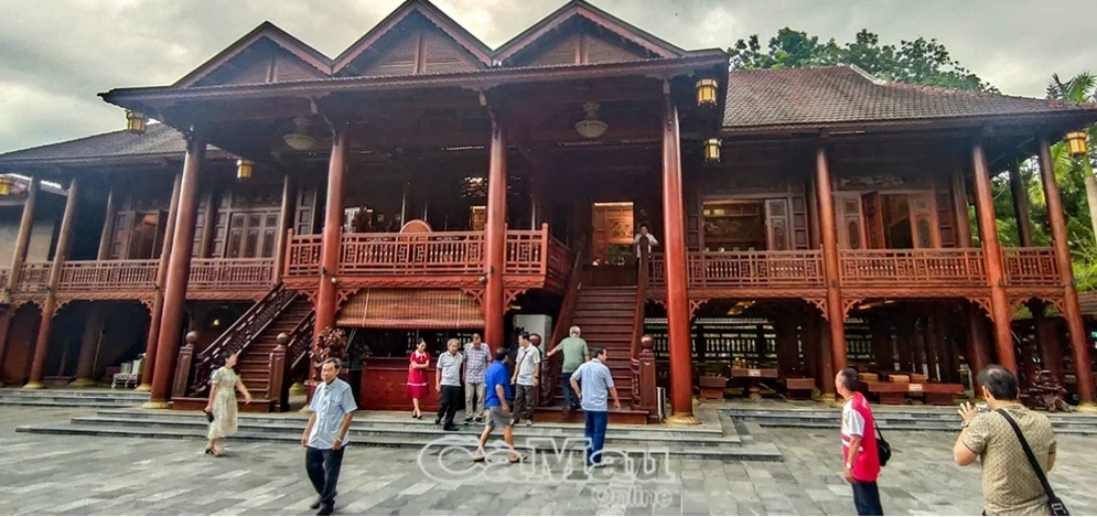 Nên chọn tủ bếp gỗ tự nhiên hay gỗ công nghiệp để phòng tránh lừa đảo nội thất