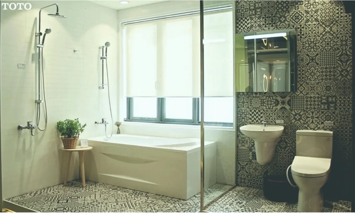 Nhà vệ sinh kích thước lớn với đầy đủ thiết bị cao cấp