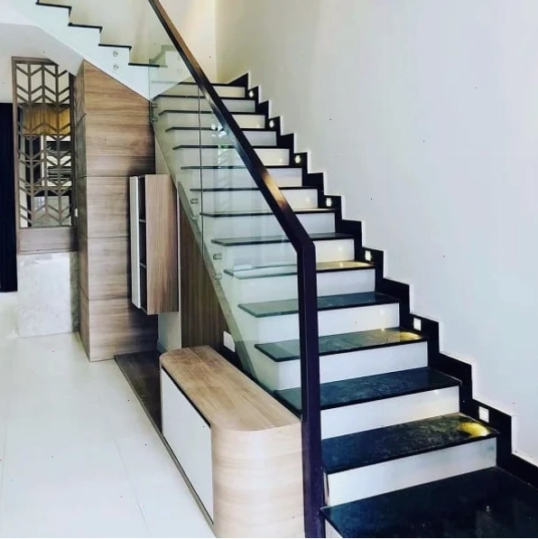Phòng tắm kính cường lực sang trọng