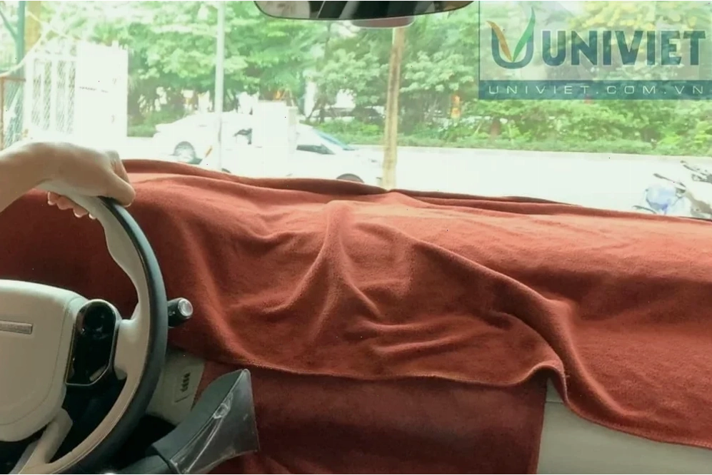 Quy trình nội thất 04 che kính lái và taplo