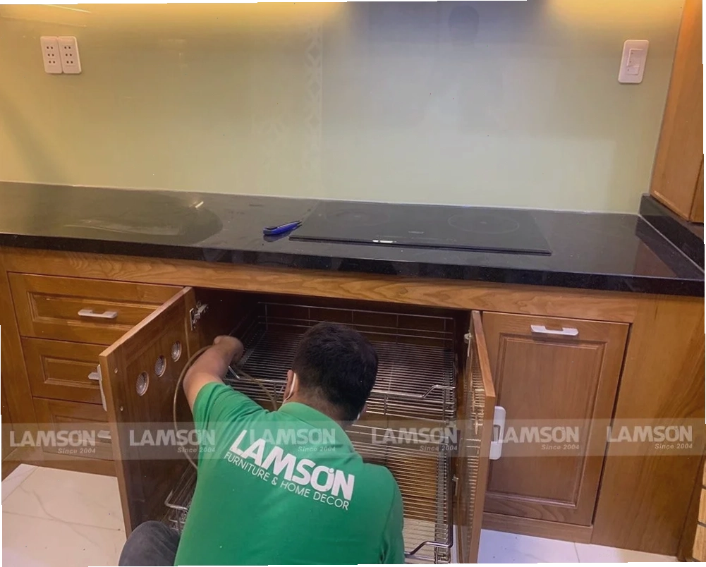 Sản xuất tủ bếp theo yêu cầu, cần tuân thủ số đo và quy trình chuẩn