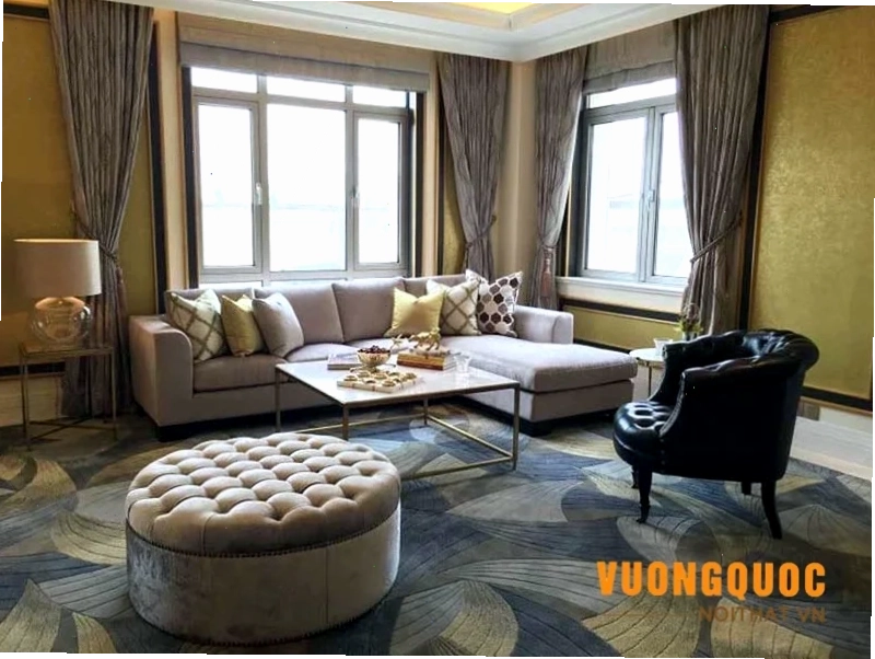 Sofa quay lưng với cửa ra vào hoặc không có điểm tựa trong phòng khách