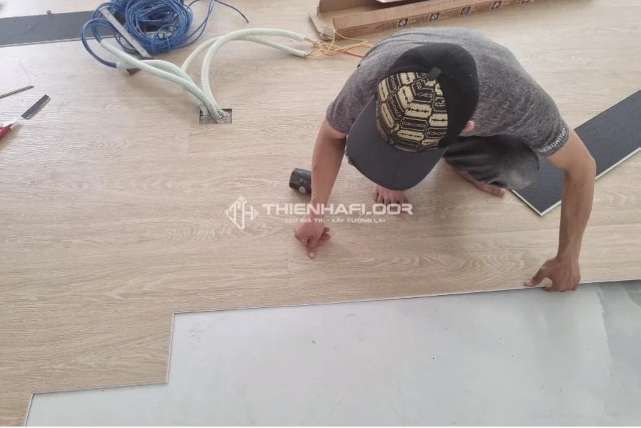 Thi Công Sàn Nhựa Spc Hèm Khóa Nhanh Chóng, Tiện Lợi