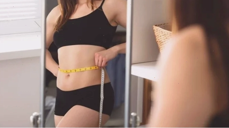 Tránh hóp bụng khi đo số đo vòng eo để có kết quả chính xác