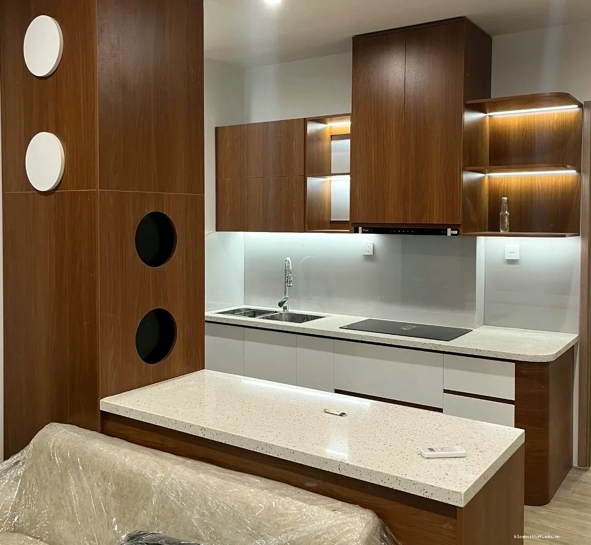 Tủ bếp làm từ nhựa Picomat chống nước hiệu quả