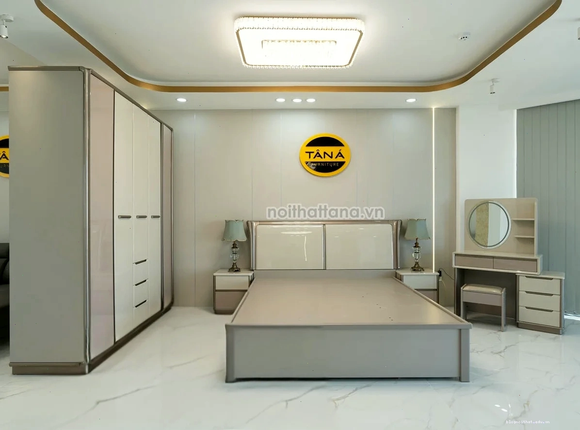 Tự sắm đồ nội thất: Cánh cửa cũ thành đầu giường ấn tượng