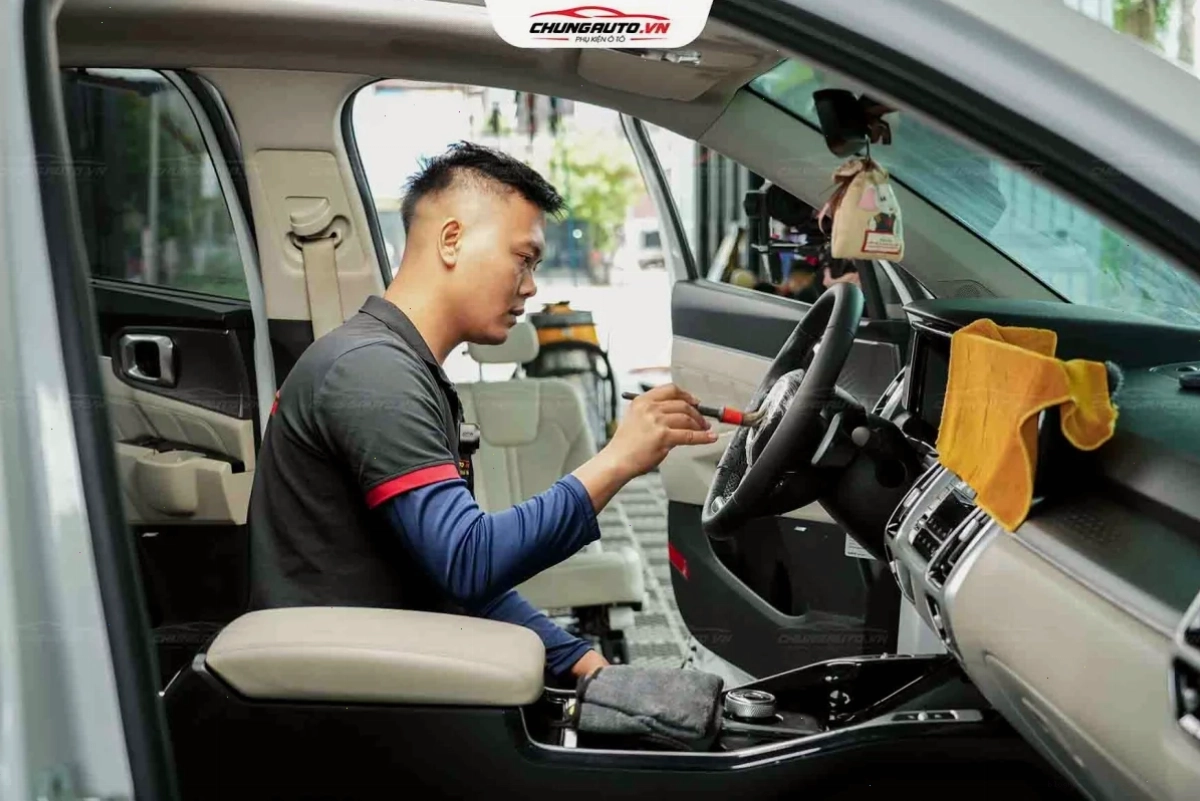 Vệ sinh nội thất Volang tại ChungAuto