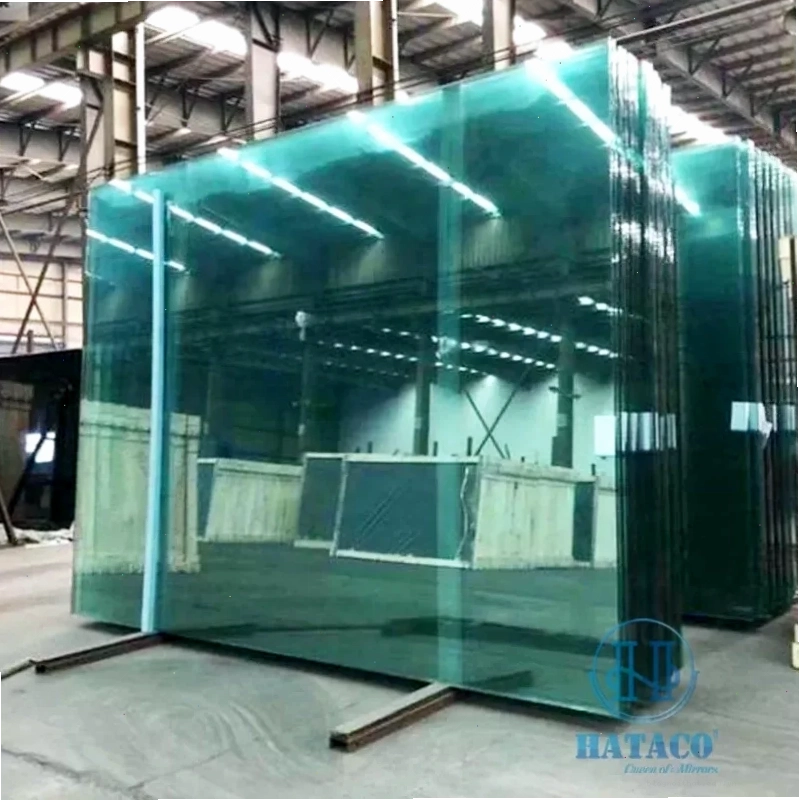 Xưởng kính nội thất Hataco thi công kính màu trang trí